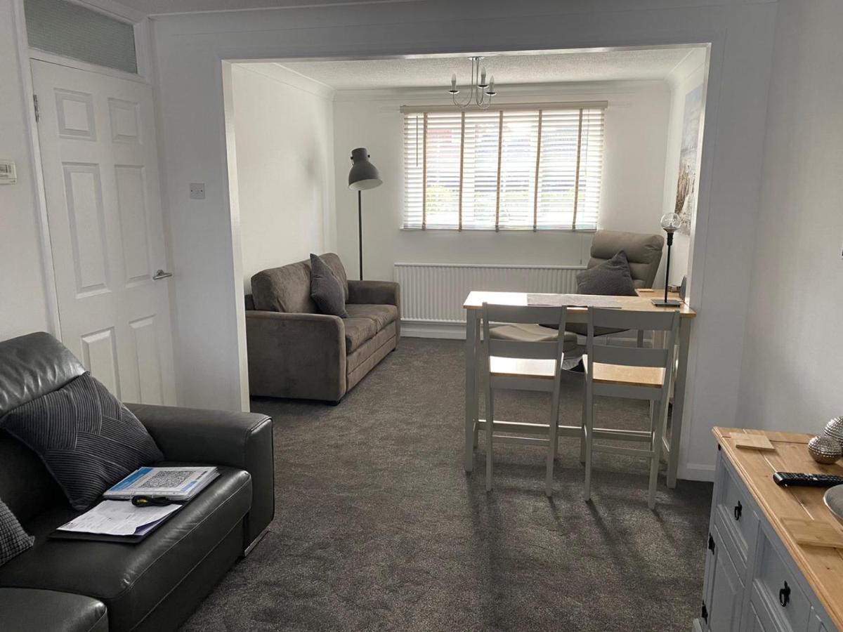 Riverside Park Ground Floor Apartment - St Neots ภายนอก รูปภาพ