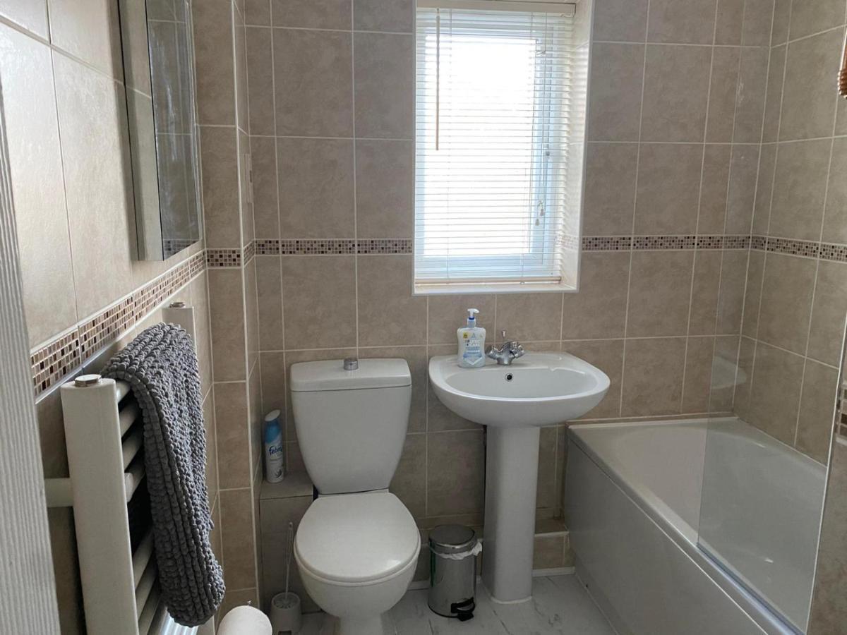 Riverside Park Ground Floor Apartment - St Neots ภายนอก รูปภาพ