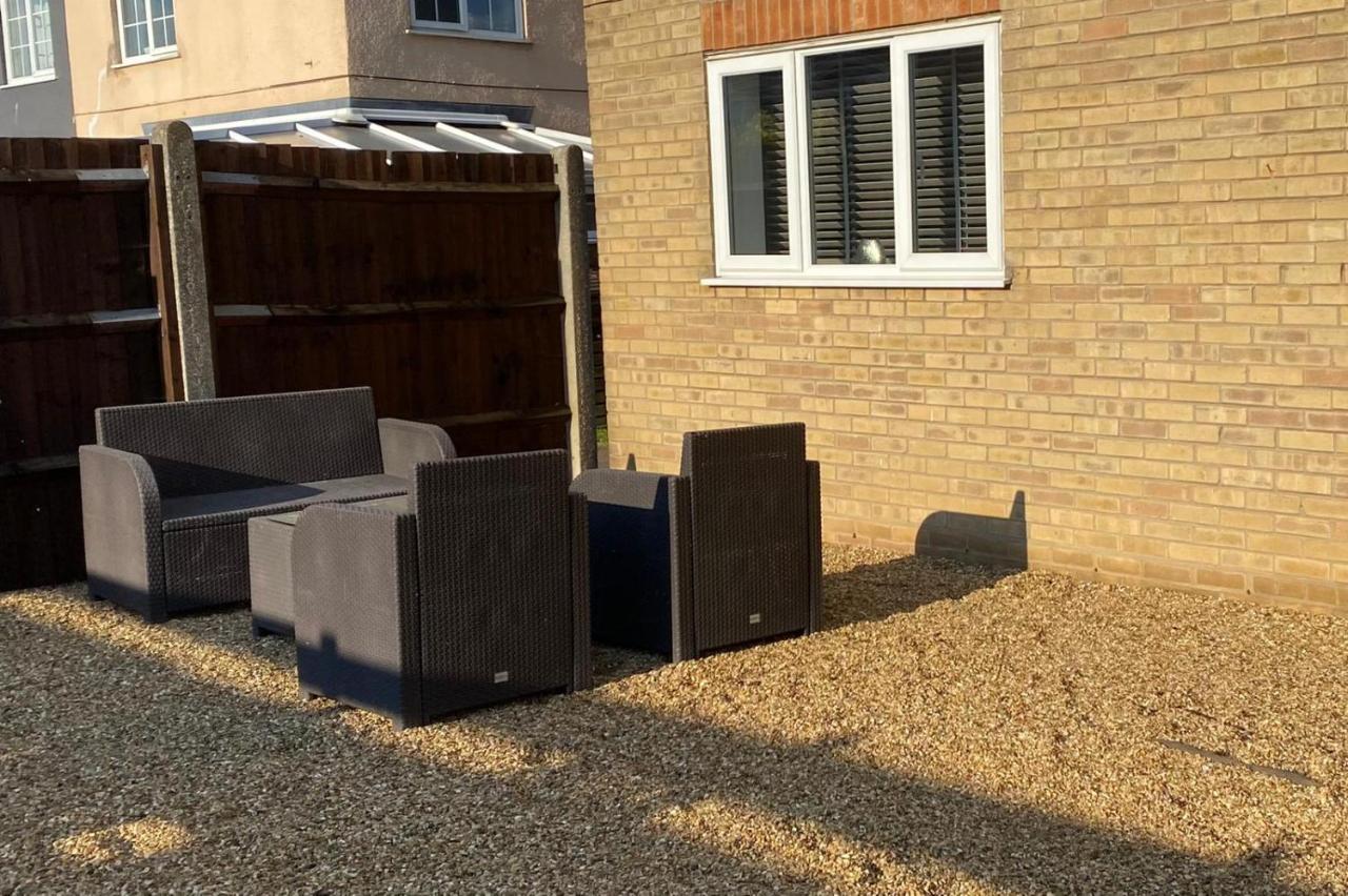 Riverside Park Ground Floor Apartment - St Neots ภายนอก รูปภาพ