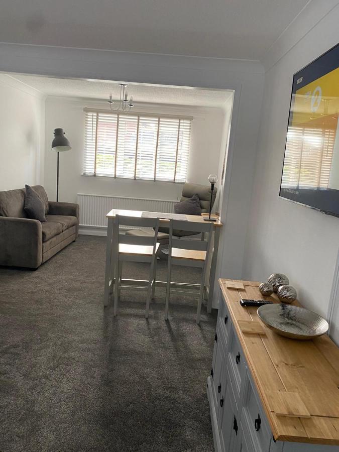 Riverside Park Ground Floor Apartment - St Neots ภายนอก รูปภาพ